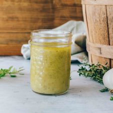 Vinaigrette méditerranéenne : parfait pour une salade grecque