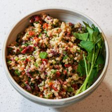 Salade de millet méditerranéenne végane et sans gluten
