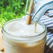 Lait végétal à la cardamome et gingembre